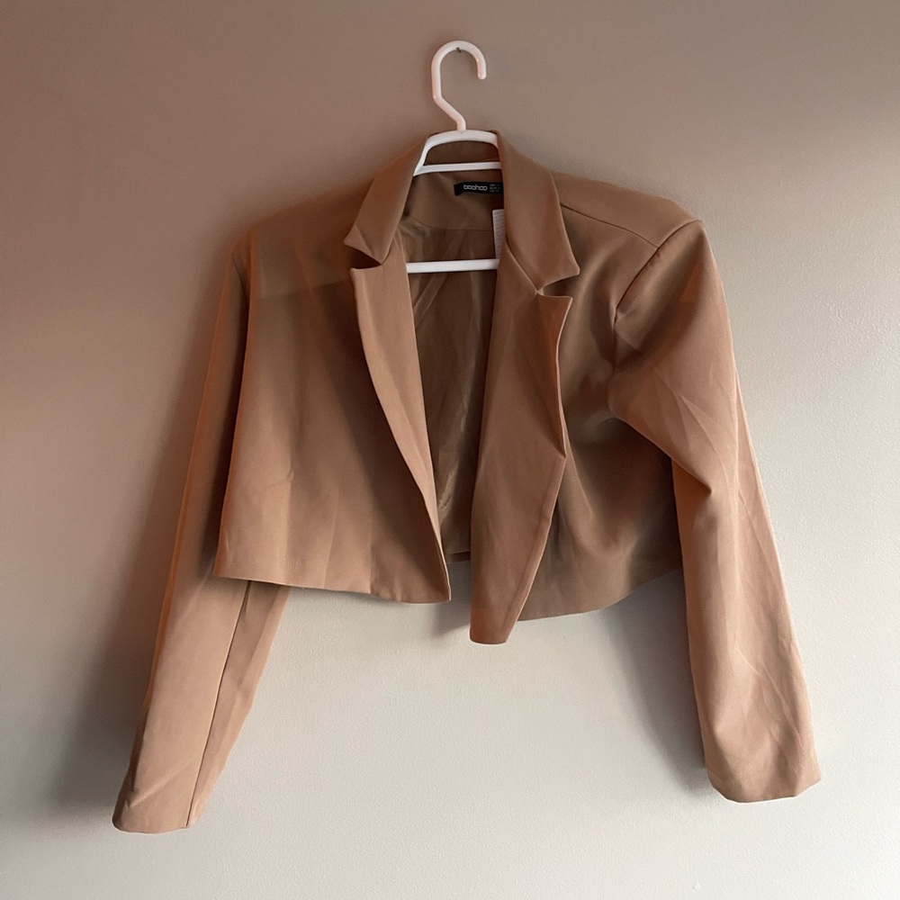 Boohoo Tan/Beige Cropped Blazer NWT US Size 10